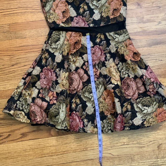 Autumn inspired tapestry dress - Picture 7 of 8